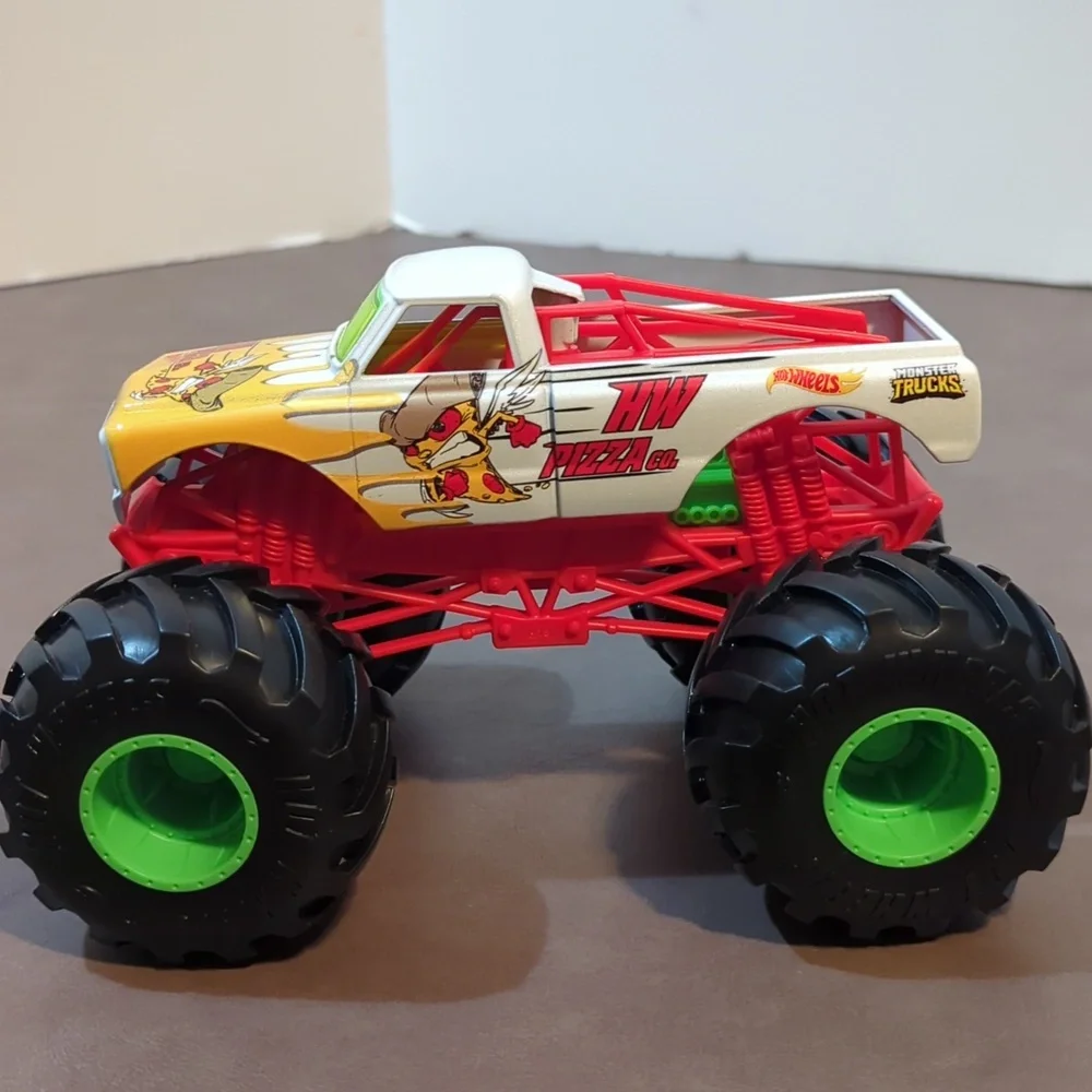 2015 Hot Wheels 1/24 monster trucks HW Pizza Co 4x4 Chevy truck monster jam